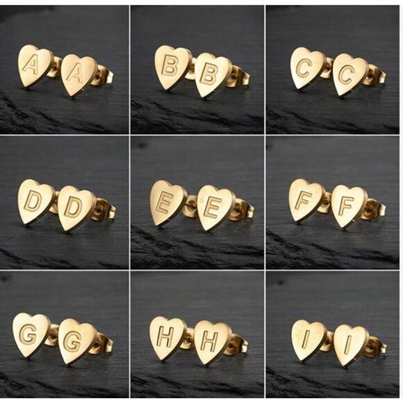 Letter F initial gold heart mini stud earrings - Picture 2 of 5